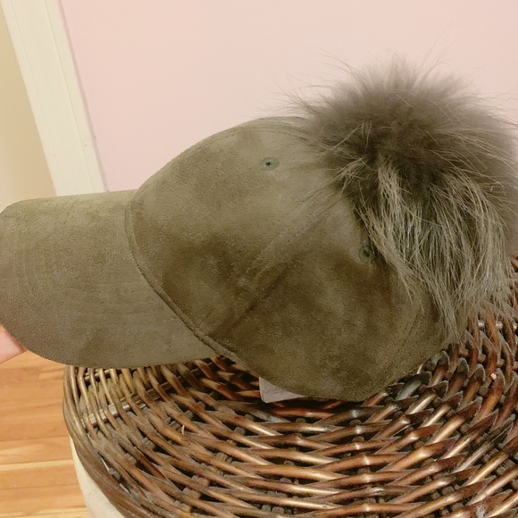 Brand new Rudsak fur hat - Picture 3 of 7